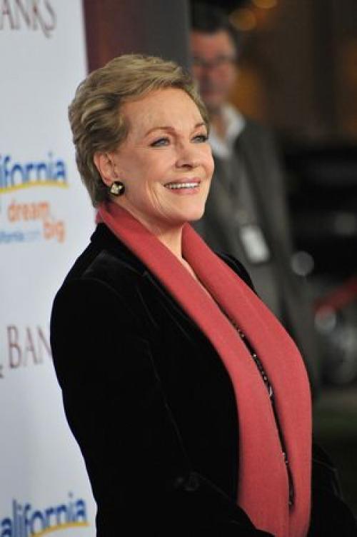 Модные стрижки для вьющихся волос 2019. Красивые стрижки на средние кудрявые волосы 2019-2020 – идеальная длина для непослушных кудряшек 05