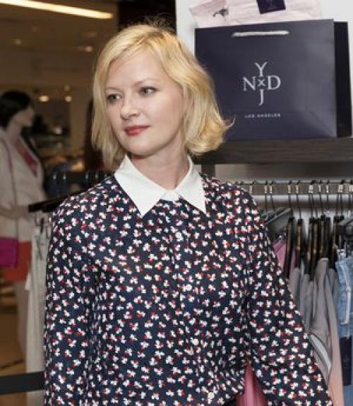 Модные стрижки для вьющихся волос 2019. Красивые стрижки на средние кудрявые волосы 2019-2020 – идеальная длина для непослушных кудряшек 08