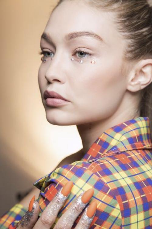 Как с помощью макияжа увеличить губы. Как увеличить губы с помощью макияжа?