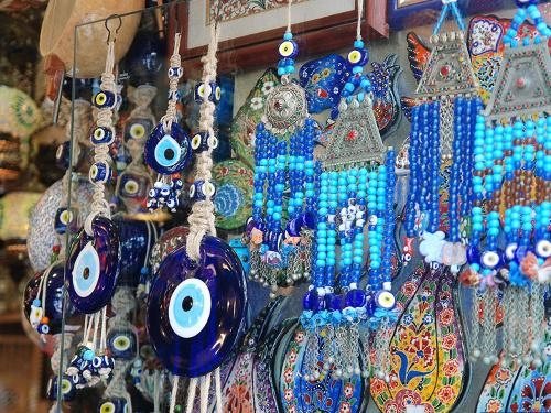 Маникюр турецкий глаз. Турецкий глаз: особенности оберега от сглаза и порчи