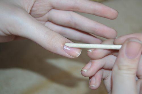 Выравнивание ногтевой пластины базой блюскай. Выравнивание ногтевой пластины базой гель-лака