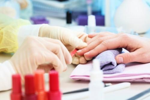 Маникюр правила выполнения в салоне. Правила безопасного маникюра: чего не должно быть в вашем маникюрном салоне