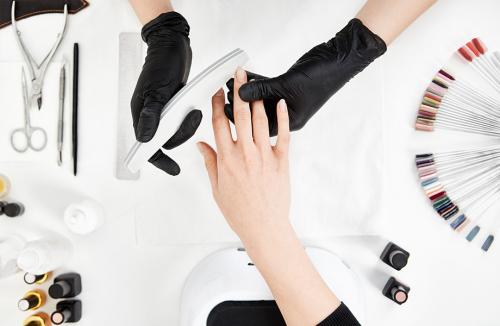 Как ускорить время маникюра. Поговорим о том, как мастеру ногтевого сервиса ускорить свою работу, но не потерять в качестве. Реально ли это? Ответ: да, если вы возьмете на заметку несложные советы и сделаете их правилом в своей ежедневной практике.