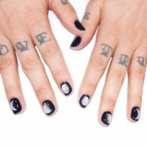 Как долго можно делать маникюр с гель лаком. Вредно для ногтей: как часто можно делать маникюр с гель лаком