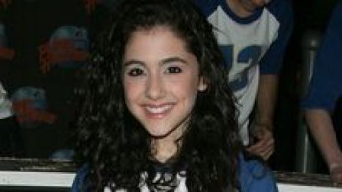 Маникюр арианы гранде 2019. Фото прически Арианы Гранде на протяжении многих лет