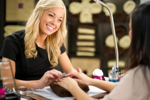 Общение парикмахера с клиентом. Как вести беседу с клиентом салона красоты?