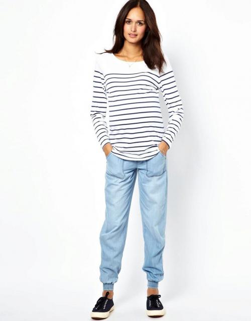 С чем носить спортивные штаны с резинкой внизу. Как называются женские джинсы с резинкой внизу?
