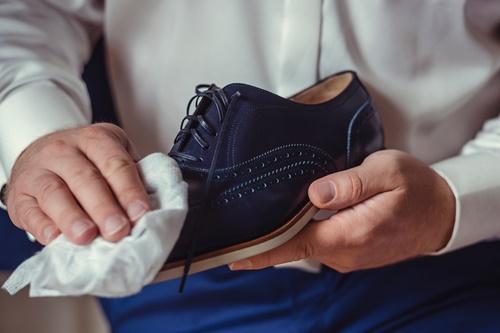 Как мыть и чистить светлую обувь. Как почистить светлую замшевую обувь 01