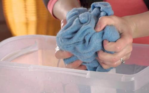 Как растянуть вещь из шерстяной. Как растянуть, севшую после стирки одежду