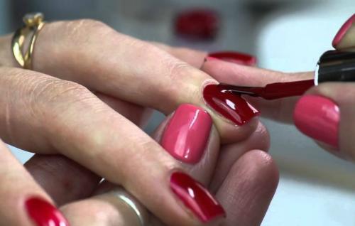 Рекомендации по носке гель лака. КАК УХАЖИВАТЬ ЗА ГЕЛЬ-ЛАКОВЫМ ПОКРЫТИЕМ: СЕКРЕТЫ УСТОЙЧИВОГО МАНИКЮРА.