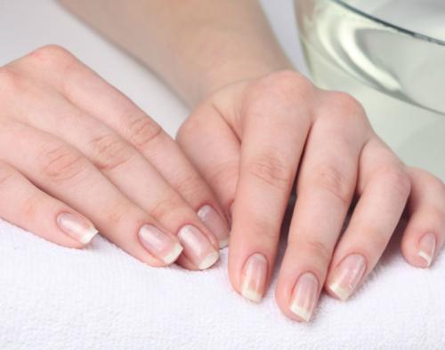 Рекомендации по носке гель лака. КАК УХАЖИВАТЬ ЗА ГЕЛЬ-ЛАКОВЫМ ПОКРЫТИЕМ: СЕКРЕТЫ УСТОЙЧИВОГО МАНИКЮРА.