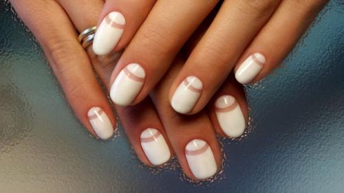 Покрытие гель-лаком для начинающих пошагово. Как сделать ногти гель-лаком в домашних условиях? Необходимые инструменты, пошаговая инструкция нанесения, снятие покрытия. Советы по выполнению маникюра