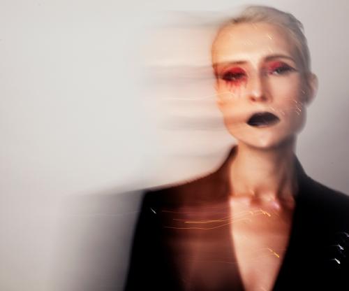 Для чего хайлайтер в макияже. Область использования хайлайтера 11