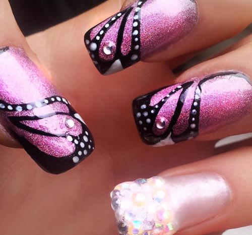 Маникюр френч с бабочками. Идеи маникюра