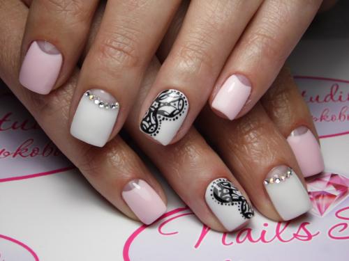 Дизайн ногтей белый с розовым. В белоснежном облачении