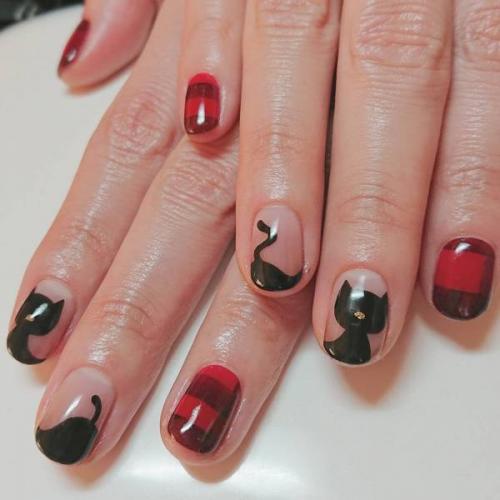 Маникюр с кошками на ногтях