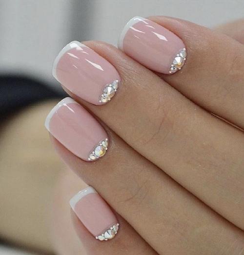Дизайн ногтей белый с розовым. В белоснежном облачении