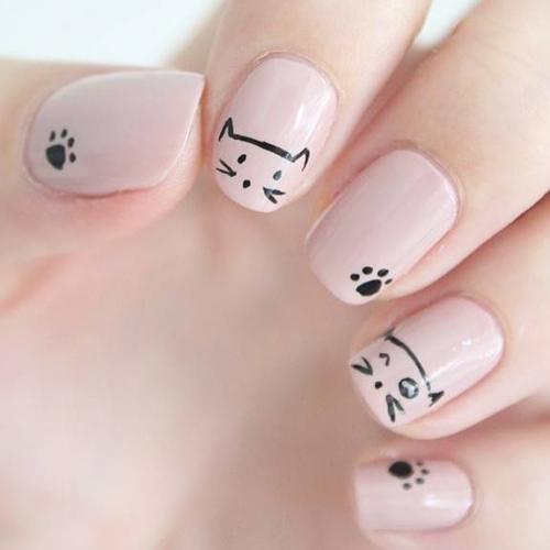 Маникюр с кошками на ногтях