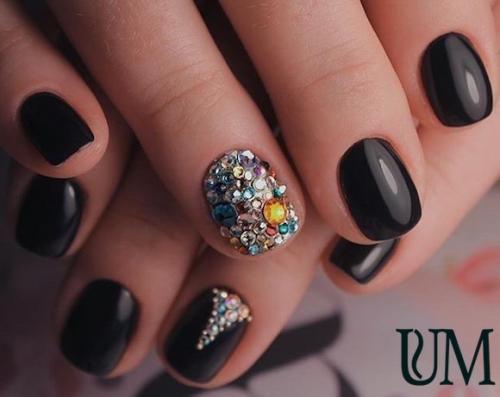 Маникюр на новый год на короткие ногти. Последние тенденции от стиля Nude до «битого стекла»