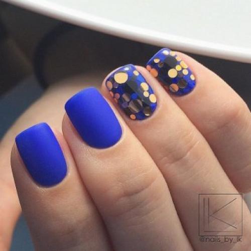 Дизайн ногтей синий с белым. Модный маникюр синий с белым: фото дизайна 2019-2020