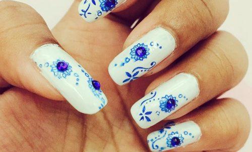 Маникюр белый с синим. Маникюр с синим лаком: фото-идеи дизайна в синих тонах 2019-2020 18