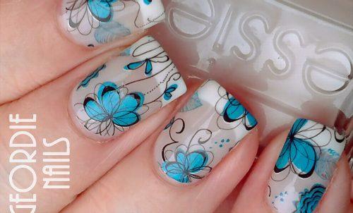 Маникюр белый с синим. Маникюр с синим лаком: фото-идеи дизайна в синих тонах 2019-2020 19