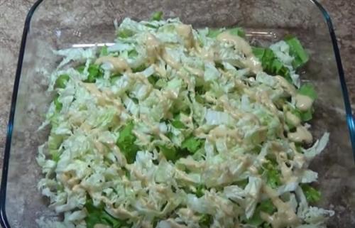 Салат Цезарь, как правильно готовить. Как приготовить салат Цезарь с курицей и пекинской капустой в домашних условиях?