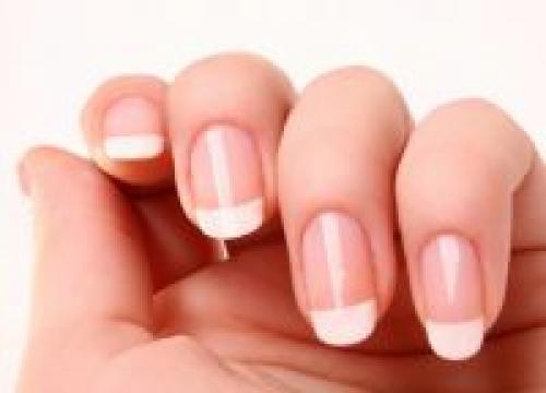 Маникюр к черному платью с пайетками. Маникюр под бежевое платье