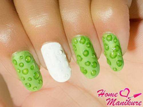 Стекающие капли на ногтях. Неповторимая свежесть маникюра с капельками