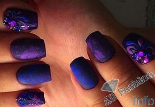 Матовый маникюр с глянцевым рисунком. Модные цвета для матового маникюра