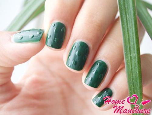 Стекающие капли на ногтях. Неповторимая свежесть маникюра с капельками