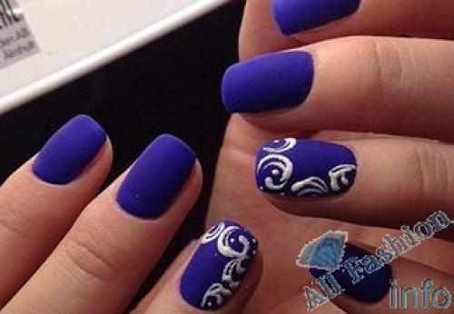 Матовый маникюр с глянцевым рисунком. Модные цвета для матового маникюра