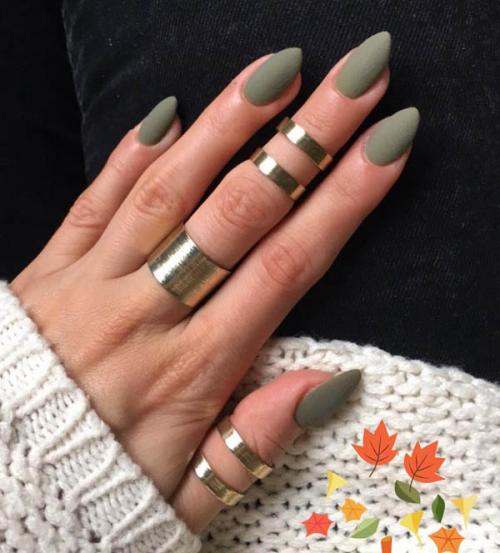 Маникюр матовый черный с глянцевым. Сдержанный однотонный матовый маникюр — фото 01