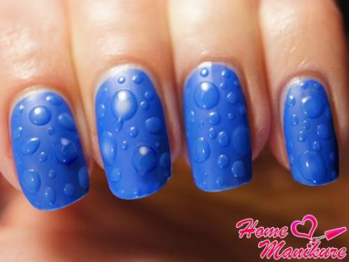 Стекающие капли на ногтях. Неповторимая свежесть маникюра с капельками