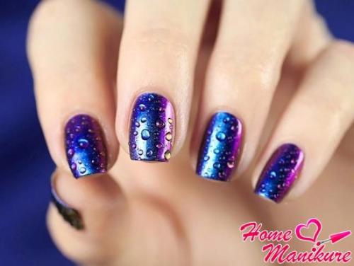 Стекающие капли на ногтях. Неповторимая свежесть маникюра с капельками