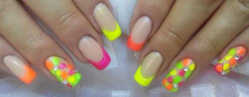 Френч разноцветный на ногтях. Модный и всегда актуальный френч с рисунком.