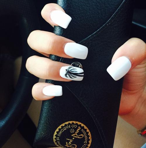 Красивый маникюр на море. Морской маникюр с тропическими цветами