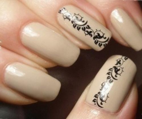 Маникюр в черно бежевом цвете. Варианты бежевого маникюра с рисунком черного цвета