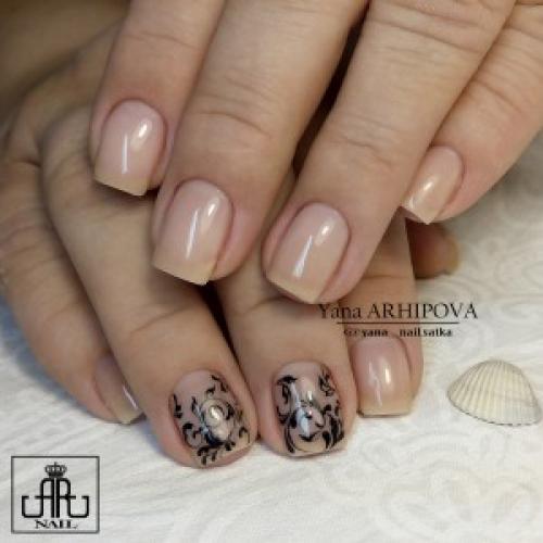 Маникюр в черно бежевом цвете. Варианты бежевого маникюра с рисунком черного цвета