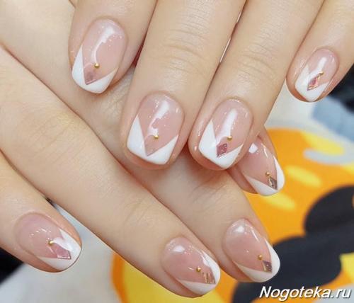 Белый френч со стразами. Дизайн ногтей со стразами: новинки 2019 11