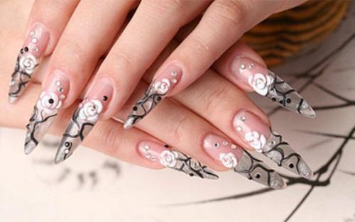 Форма ногтей стилет. Ногти стилеты, нюансы создания красивых острых форм