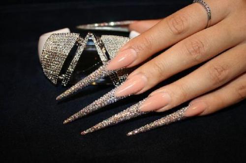 Форма ногтей стилет. Ногти стилеты, нюансы создания красивых острых форм