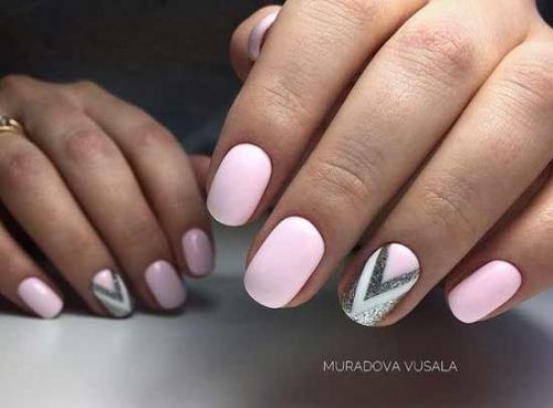 Маникюр акцент на безымянном пальце. Розовый маникюр с акцентом на безымянный палец: воплощение нежности