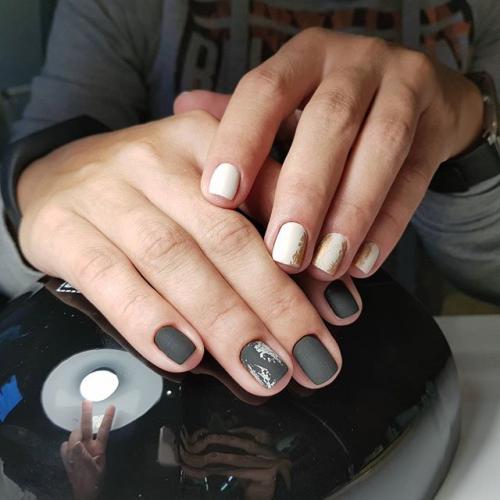 Разные руки сразу два маникюра. «Разные руки»: когда не можете выбрать между двумя дизайнами