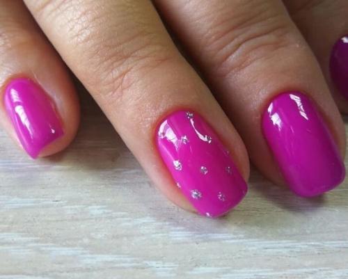 Маникюр с розовым лаком и черным. Оттенки розового маникюра