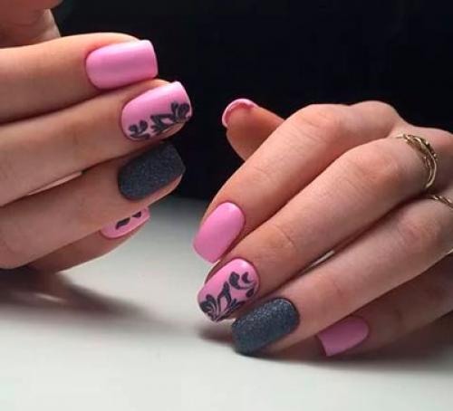 Маникюр с разными цветами на разных руках. Маникюр из двух цветов: 50 лучших идей