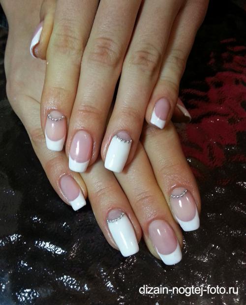 Французский маникюр со стразами на безымянном пальце. Френч со стразами —, как сделать?