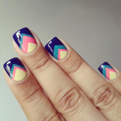 Геометрический маникюр гель лаком. «Помощники» в создании геометрического маникюра