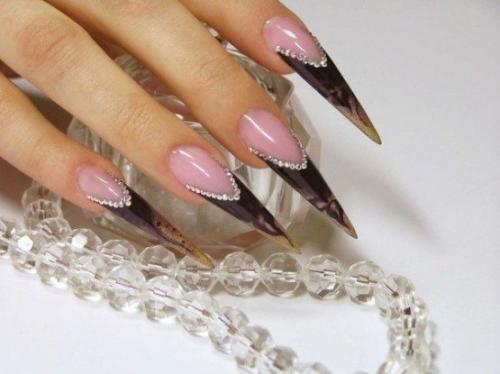 Форма ногтей стилет. Ногти стилеты, нюансы создания красивых острых форм