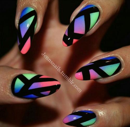 Геометрический маникюр гель лаком. «Помощники» в создании геометрического маникюра